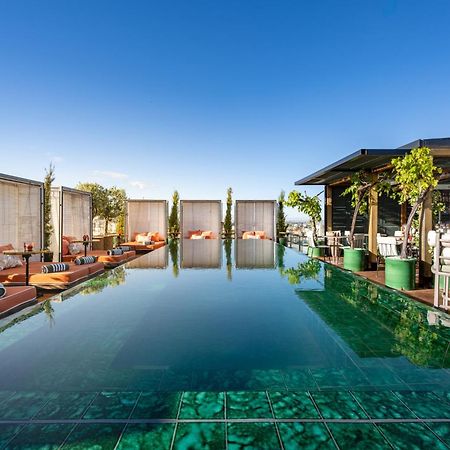 Bless Hotel Madrid - The Leading Hotels Of The World Dış mekan fotoğraf The rooftop pool at the hotel