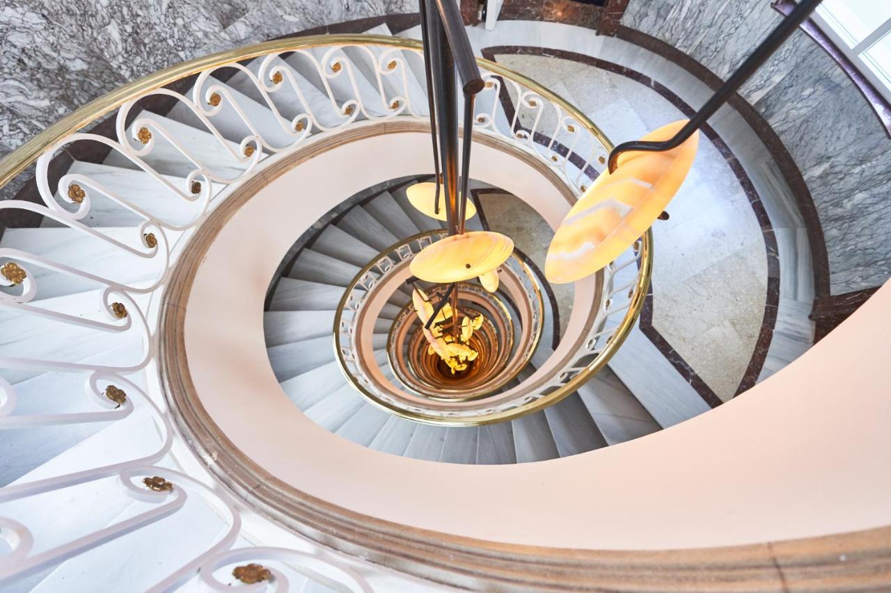 Bless Hotel Madrid - The Leading Hotels Of The World Dış mekan fotoğraf Spiral staircase