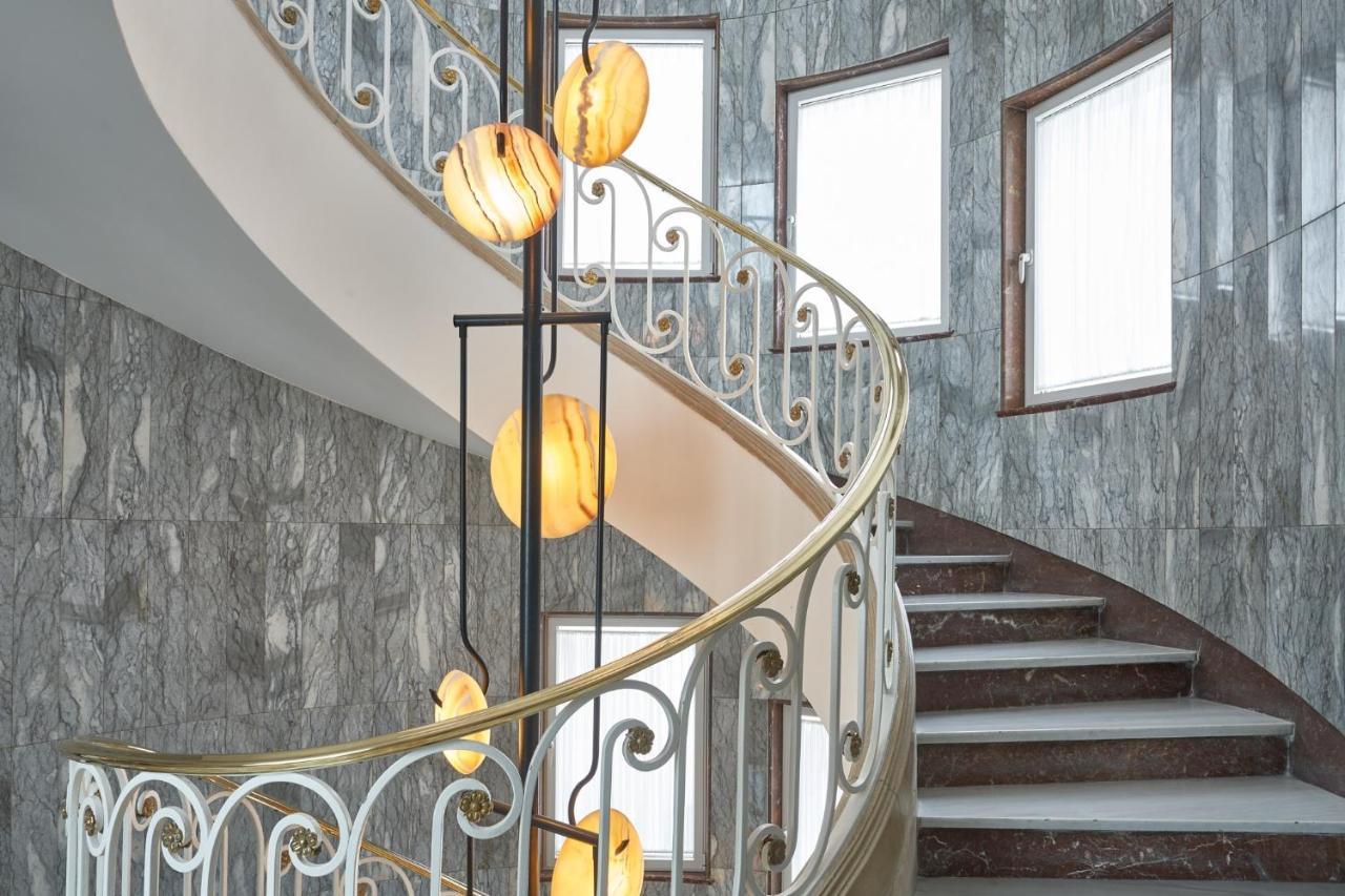 Bless Hotel Madrid - The Leading Hotels Of The World Dış mekan fotoğraf The staircase