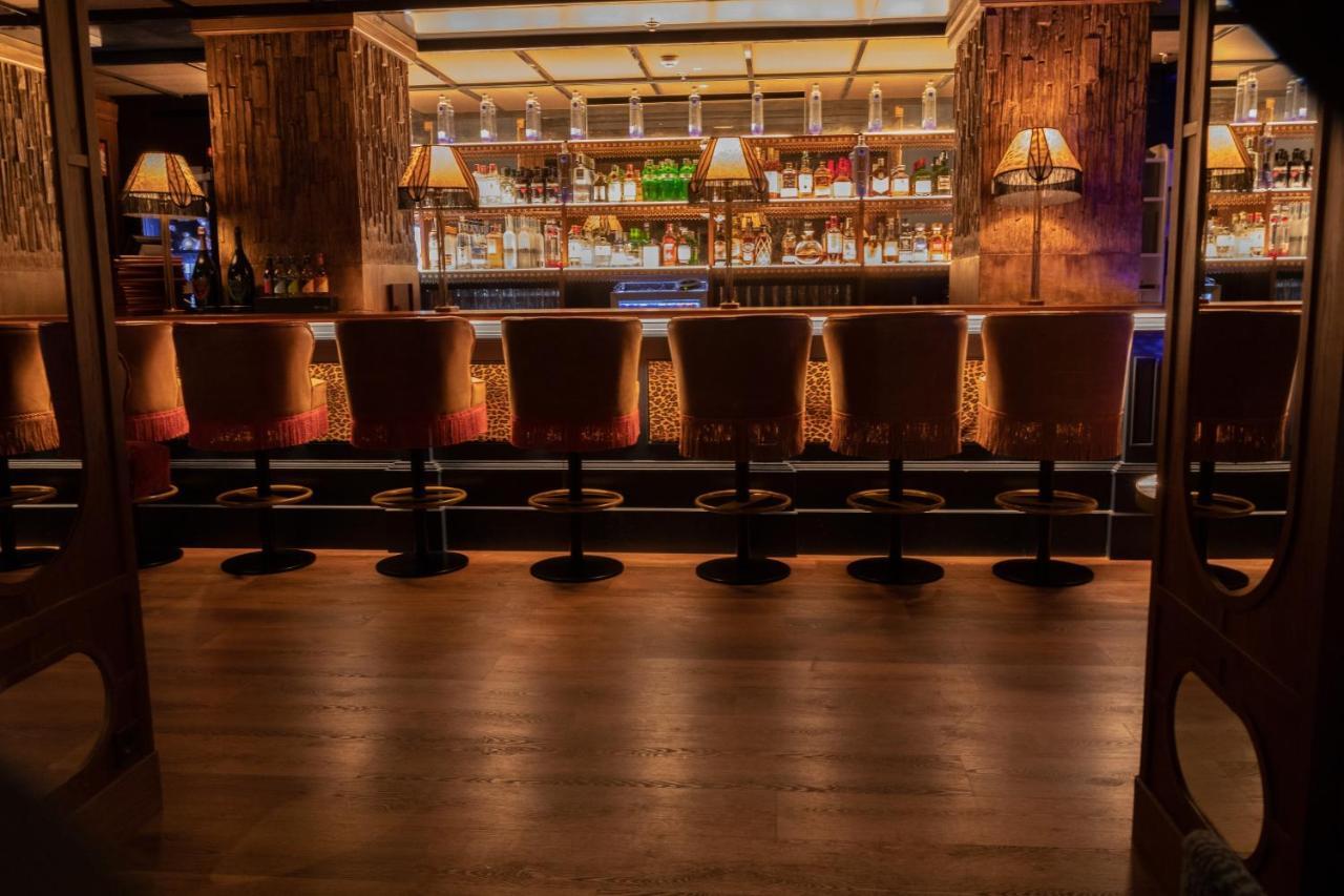 Bless Hotel Madrid - The Leading Hotels Of The World Dış mekan fotoğraf The bar at the restaurant