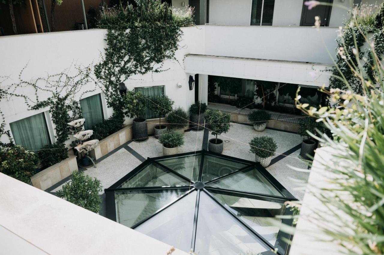 Bless Hotel Madrid - The Leading Hotels Of The World Dış mekan fotoğraf The courtyard of the museum
