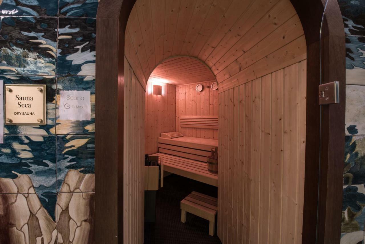 Bless Hotel Madrid - The Leading Hotels Of The World Dış mekan fotoğraf A modern Finnish sauna